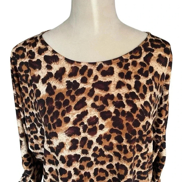 Chico’s Animal Print Cheetah Slit Sleeves Lightweight Sexy Bold Top Women Size M - Picture 4 of 8
